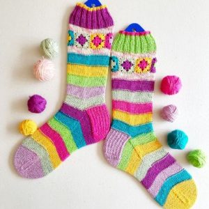 Grannies in-a-Row Socks Knitting Pattern
